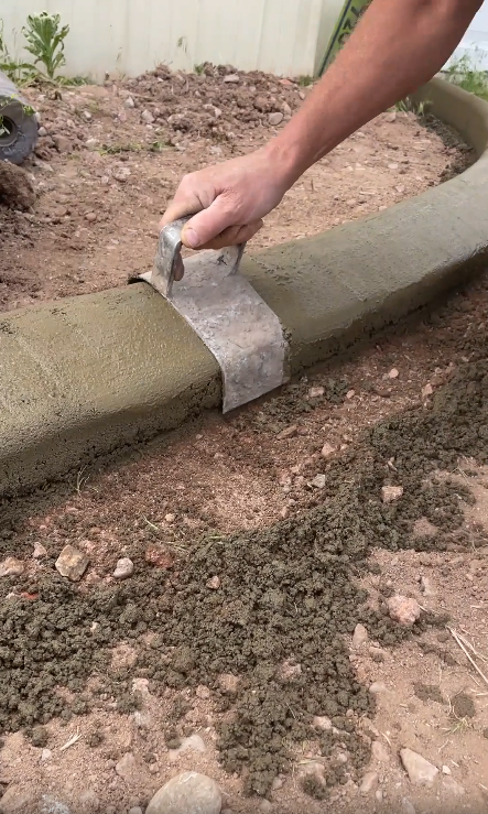 EZCURB™ Curb Finishing Aid